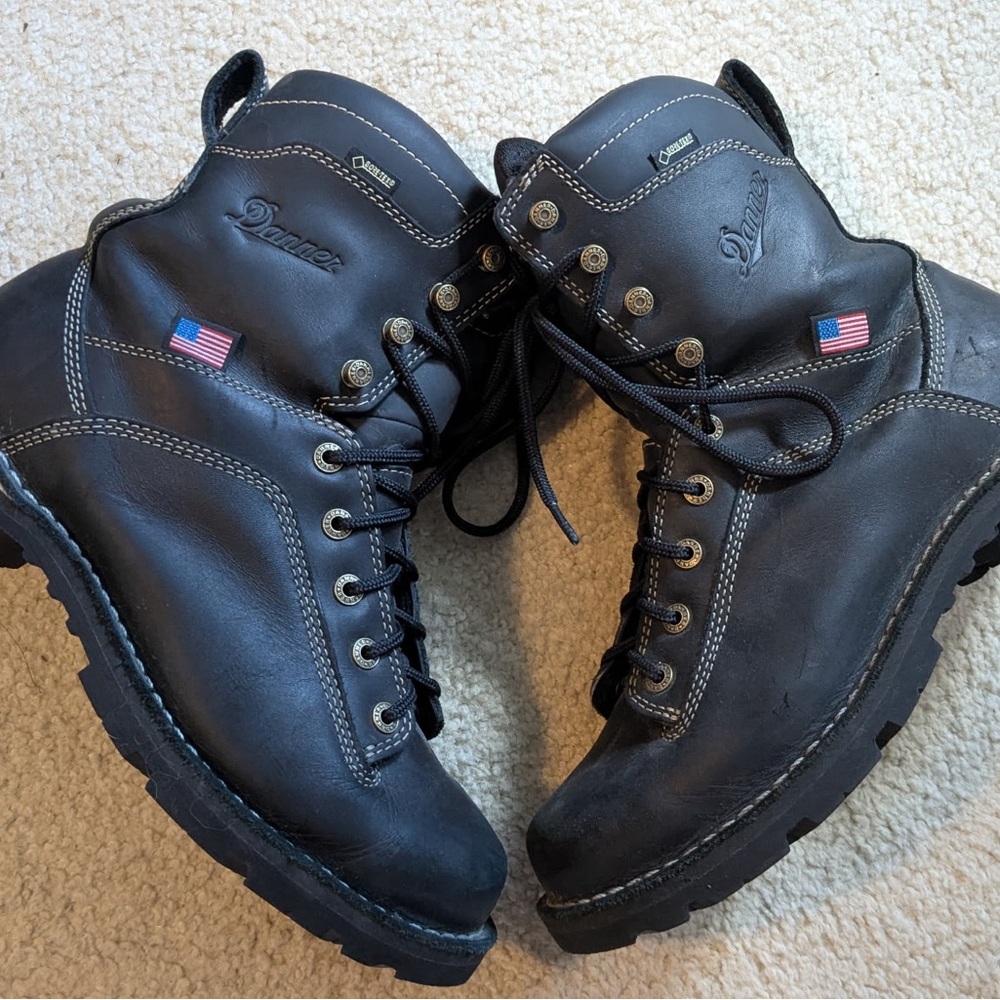 Unisex Danner Black Leather Quarry Work Boots with Slip-Resistant Soles